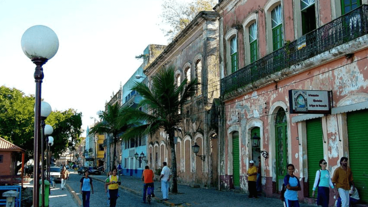 Por Que Imóveis no Centro de Paranaguá Valem Menos?