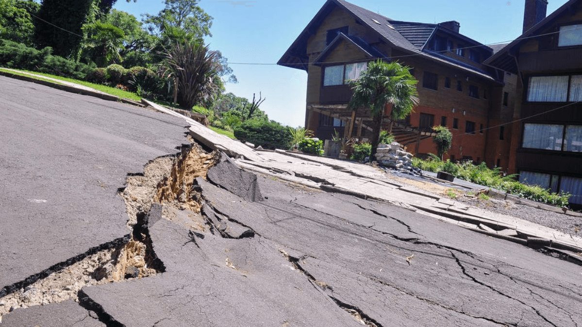 Avaliação de Imóveis em Áreas de Risco em Curitiba: Guia Completo para Investir com Segurança