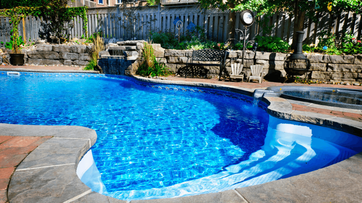 Piscina: Valoriza ou Desvaloriza Seu Imóvel? O Guia Completo para Tomar a Decisão Certa