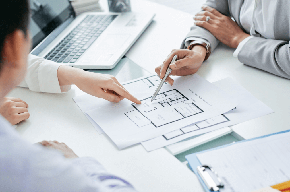 Como um Avaliador de Imóveis Avalia um Imóvel na Planta: Métodos, Riscos e Limitações