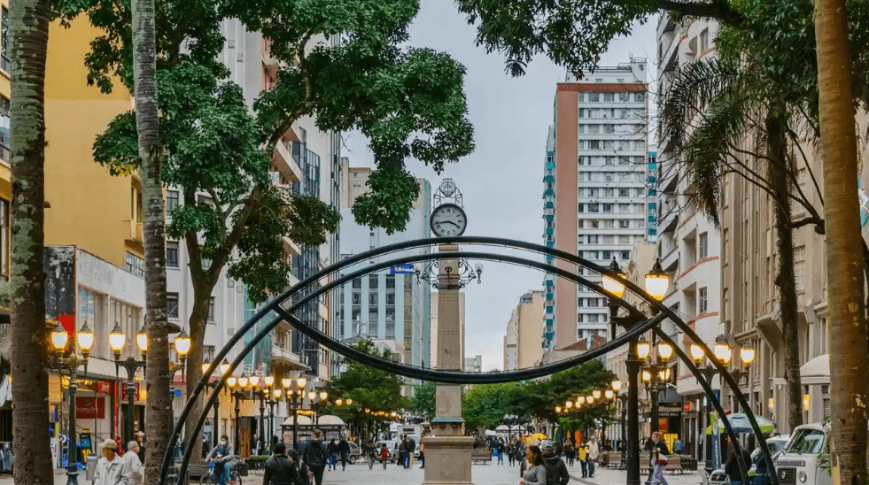 Avaliação de Imóveis no Centro de Curitiba: Desvendando Valores em um Mercado de Contrastes