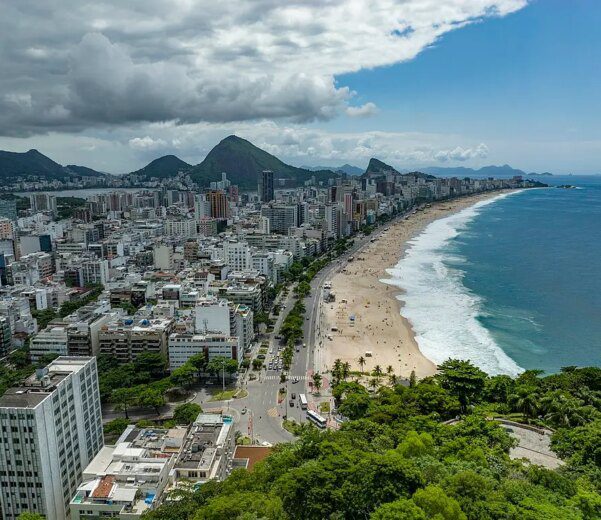 1024px Leblon rio.jpg