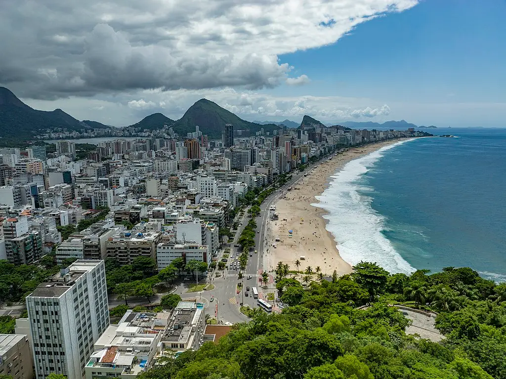 1024px Leblon rio.jpg