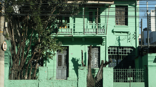 Sobrado com Pintura Deteriorada: A Fronteira Tênue entre Estado 3 e Estado 4 na Tabela de Ross-Heidecke