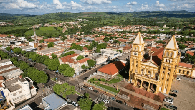 Imóvel Rural em Jacarezinho: Como Avaliar Benfeitorias Construídas em Terreno de Terceiro? Um Guia Técnico para Situações Patrimoniais Complexas