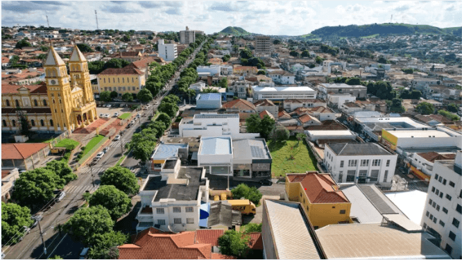 Sobrado em Jacarezinho com Infiltração: Como Fundamentar o Estado 4 e Calcular o Impacto no Valor do Imóvel?