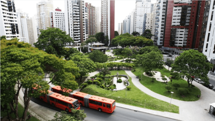 Partilha de Imóvel no Batel: A Polêmica da Idade Aparente em Construção de 10 Anos