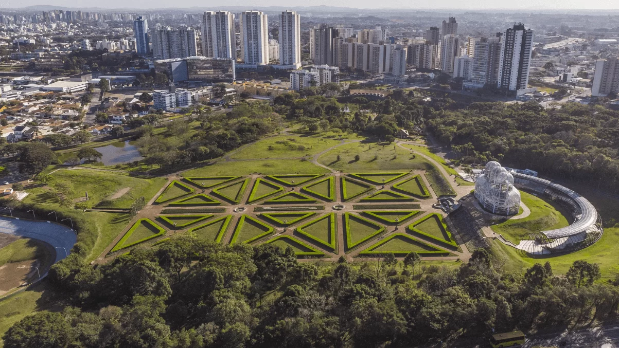 Curitiba lidera a valorização imobiliária em 2024: uma oportunidade única para investidores e proprietários!