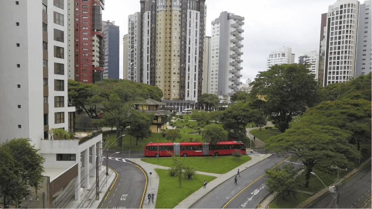 Avaliação Imobiliária em Água Verde: Tendências e Valores em 2024