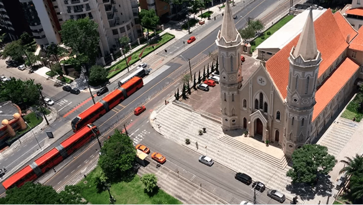 Avaliação de Imóveis no Cabral: Bairro Tradicional de Curitiba em 2025