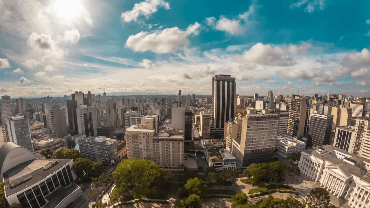 Melhor Época para Avaliar e Vender Imóveis em Curitiba: Guia Estratégico 2024