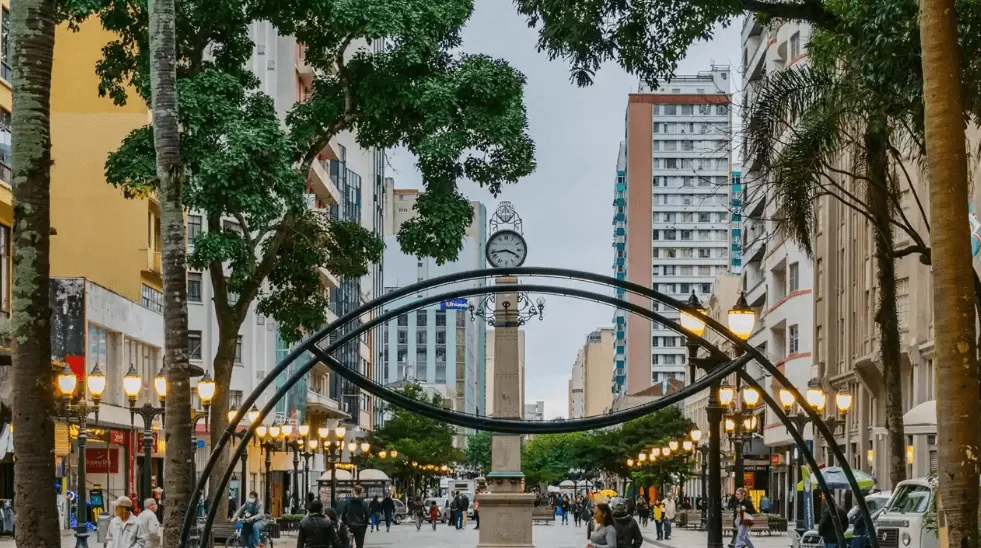 Avaliação de Imóveis no Centro de Curitiba: Desvendando Valores em um Mercado de Contrastes