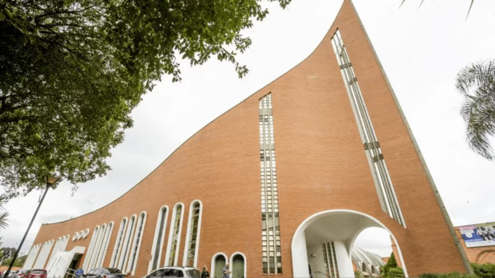Avaliação de Imóveis no Cristo Rei, Curitiba: A Ciência por Trás dos Laudos Técnicos no Bairro Mais Arborizado