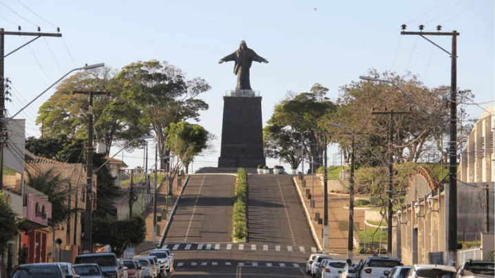 Avaliação de Imóvel em Cornélio Procópio: Guia Completo com Valores, Bairros e Normas Técnicas