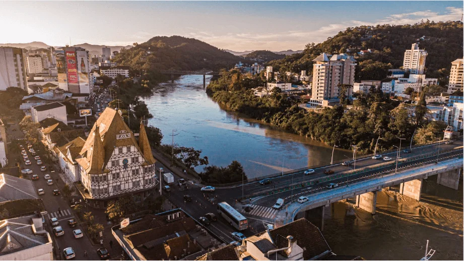 Avaliação de Imóveis Comerciais em Blumenau: Lojas, Galpões e Salas Comerciais